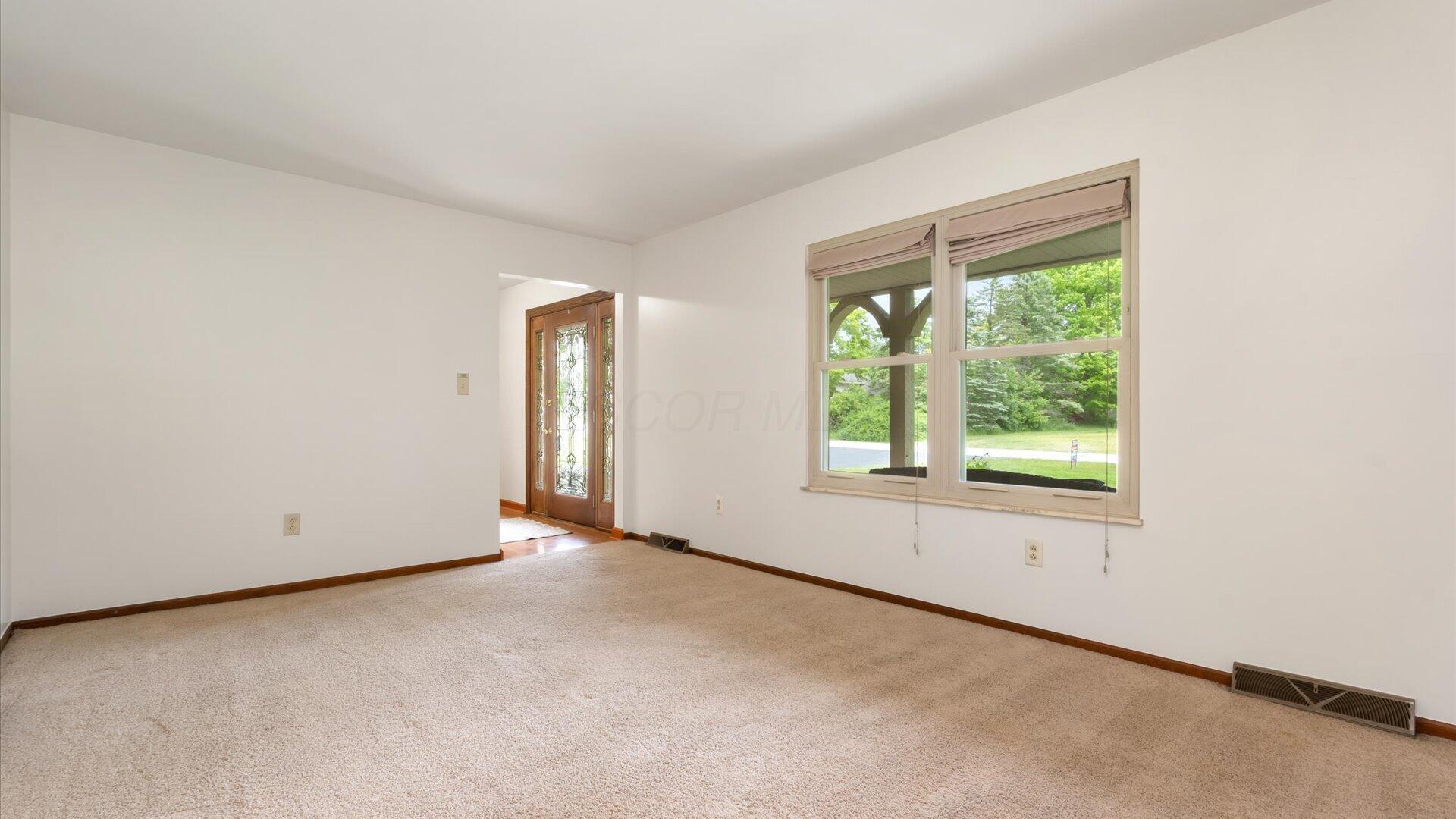 7619 Wilbur Road New Albany, OH 43054 - Photo 7 of 55 Living Rm.