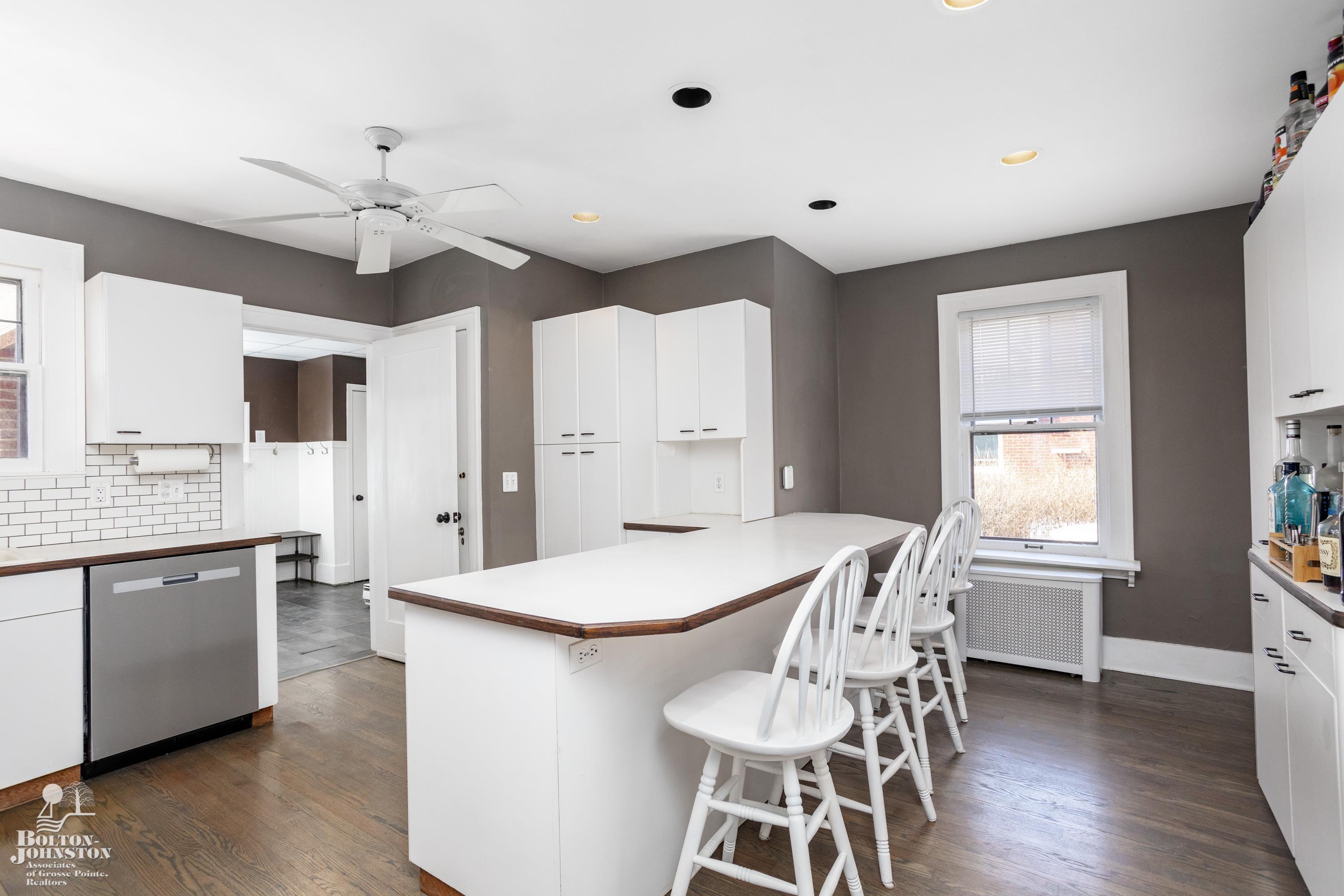 1497 Hawthorne Road Grosse Pointe Woods, MI 48236 - Photo 23 of 52