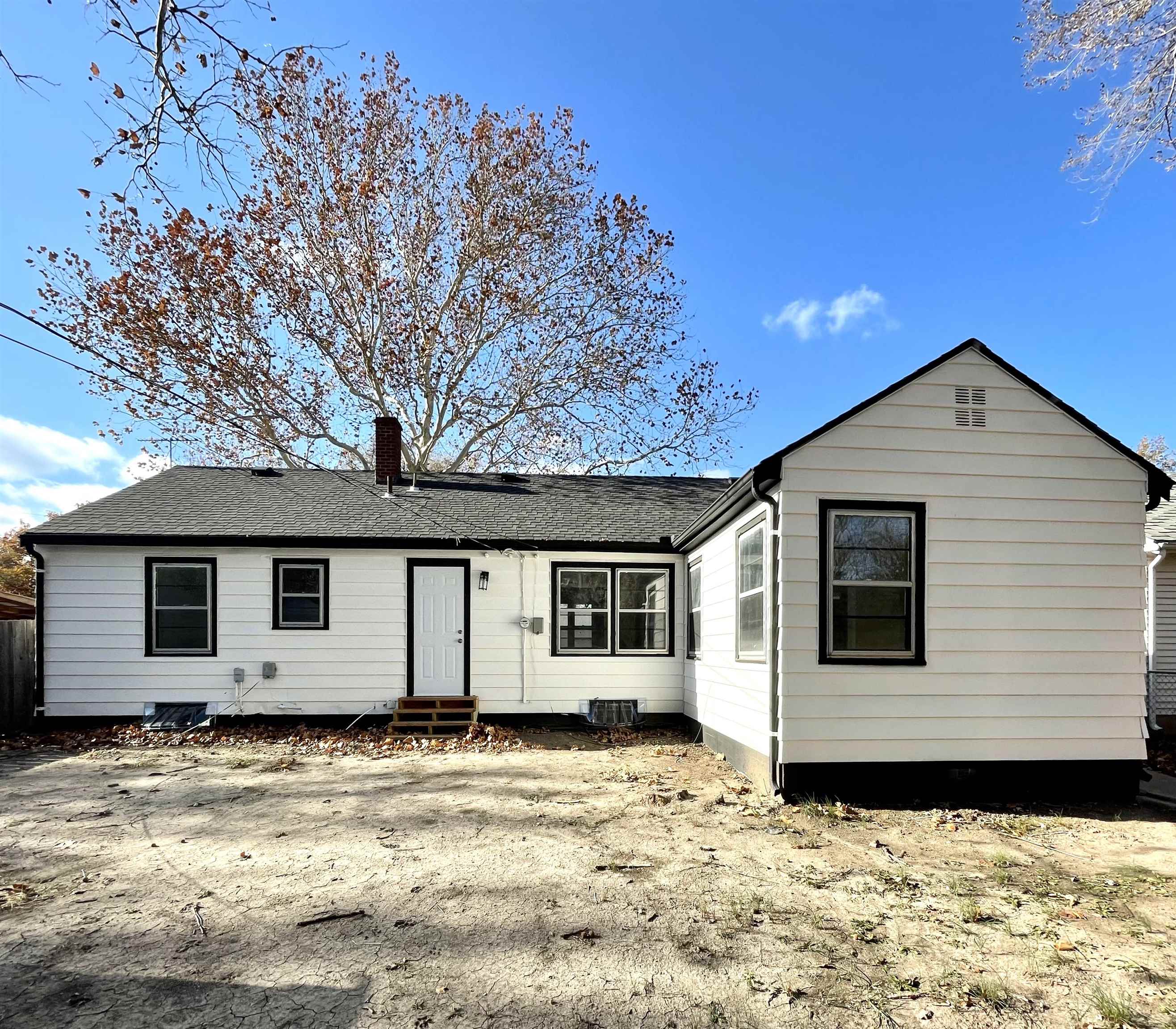 1562 Floberta Street Wichita, KS 67208 - Photo 2 of 9