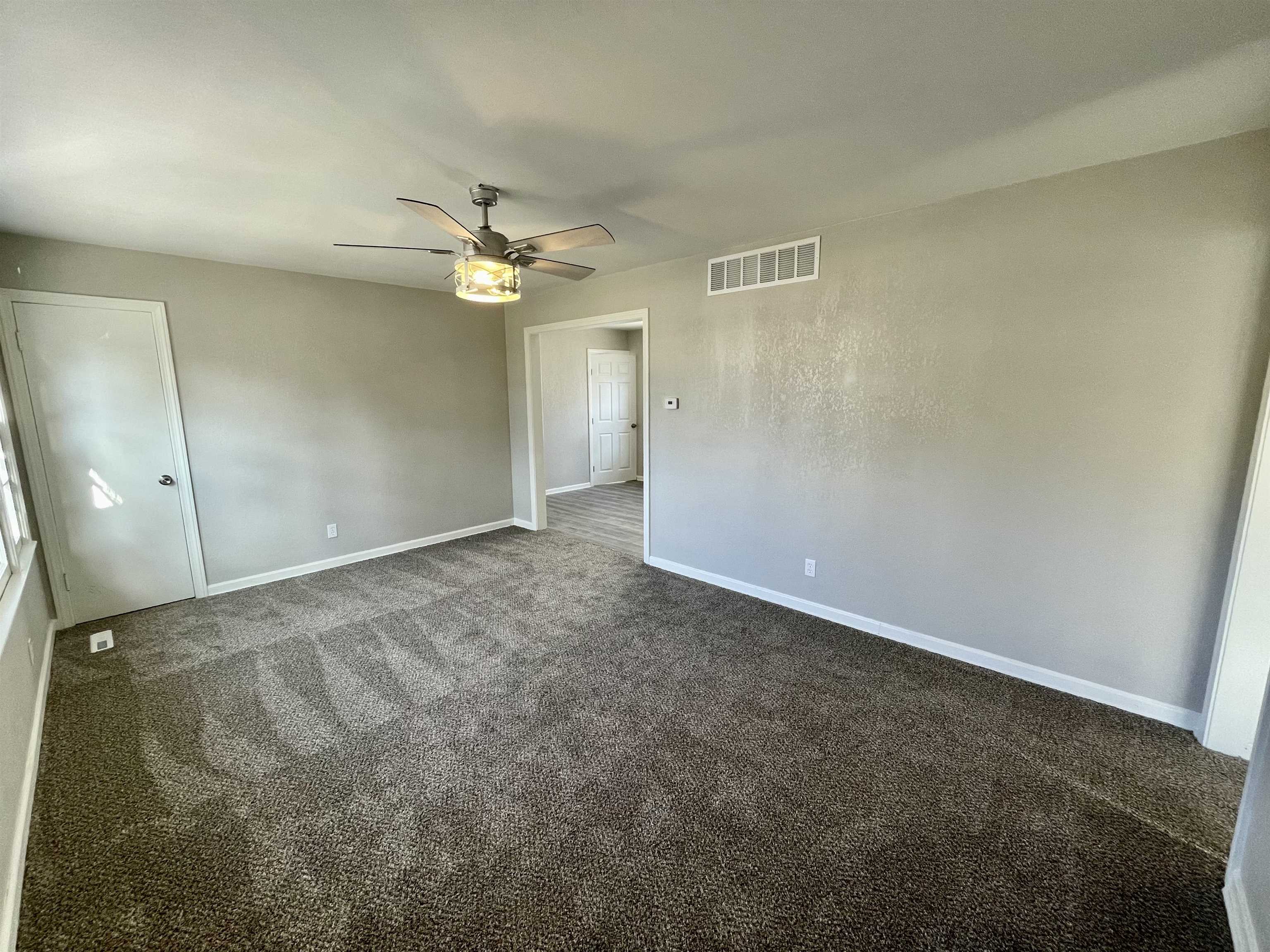 1562 Floberta Street Wichita, KS 67208 - Photo 3 of 9