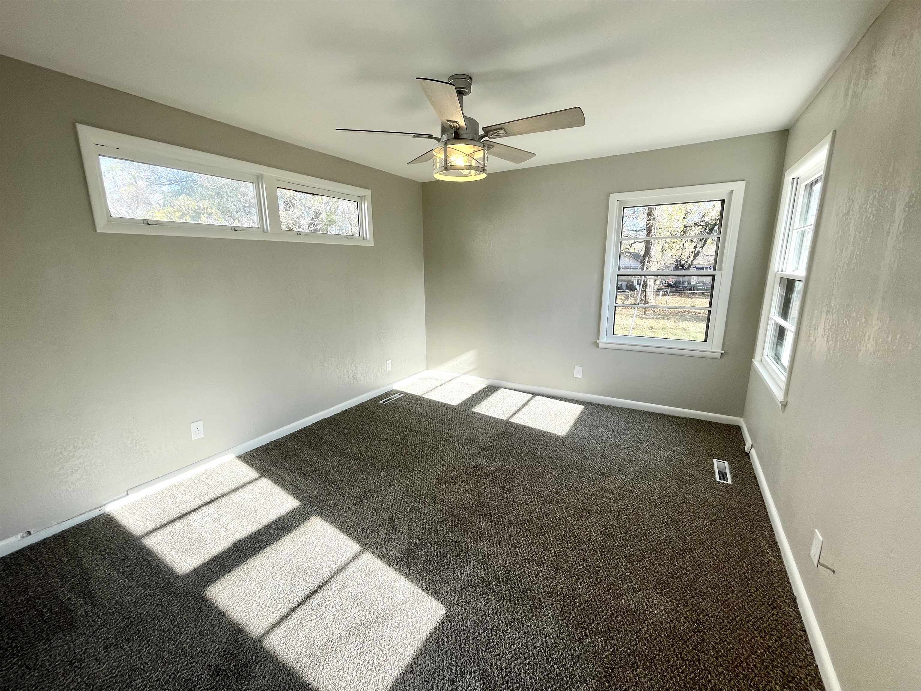 1562 Floberta Street Wichita, KS 67208 - Photo 4 of 9