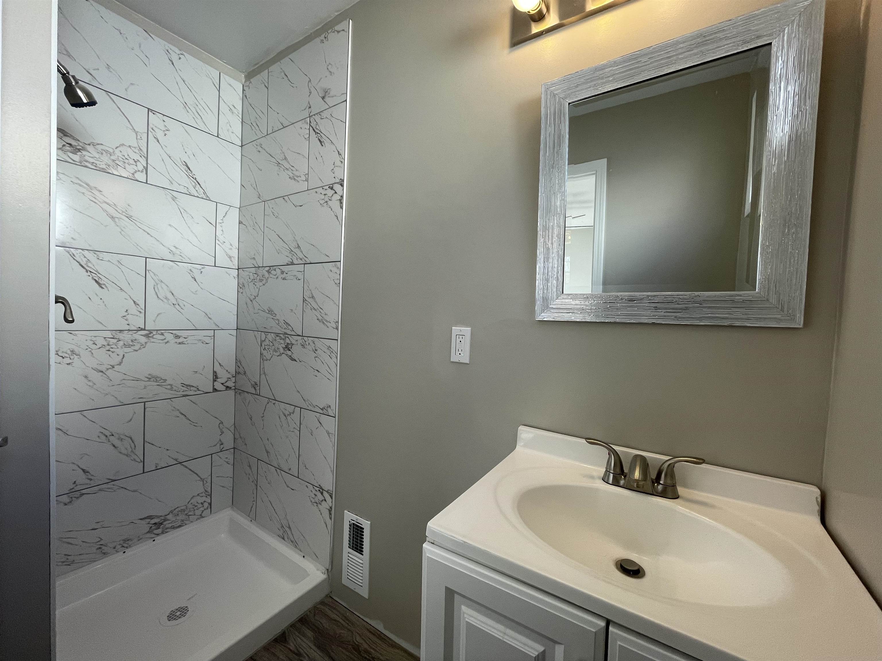 1562 Floberta Street Wichita, KS 67208 - Photo 5 of 9