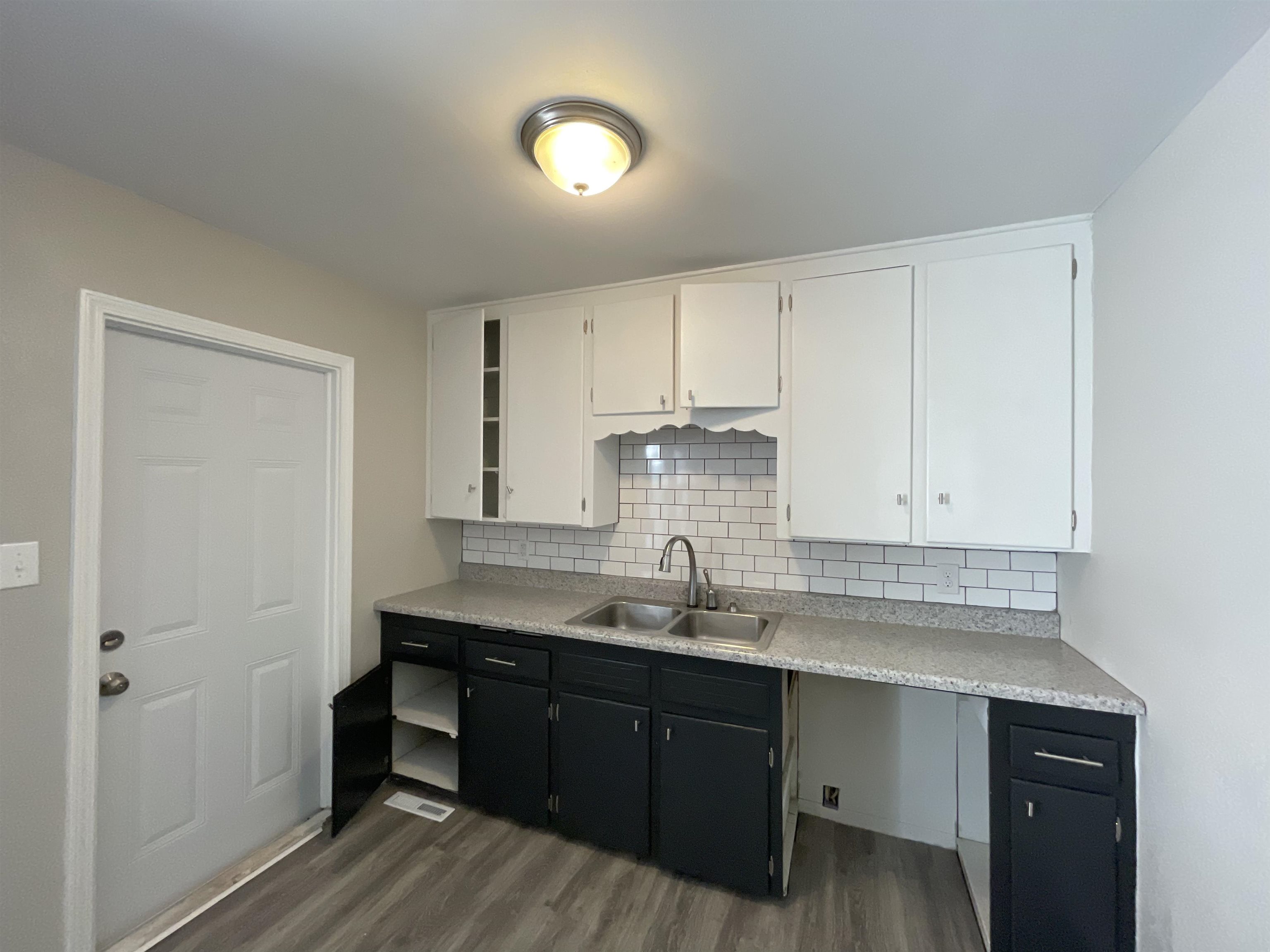 1562 Floberta Street Wichita, KS 67208 - Photo 8 of 9