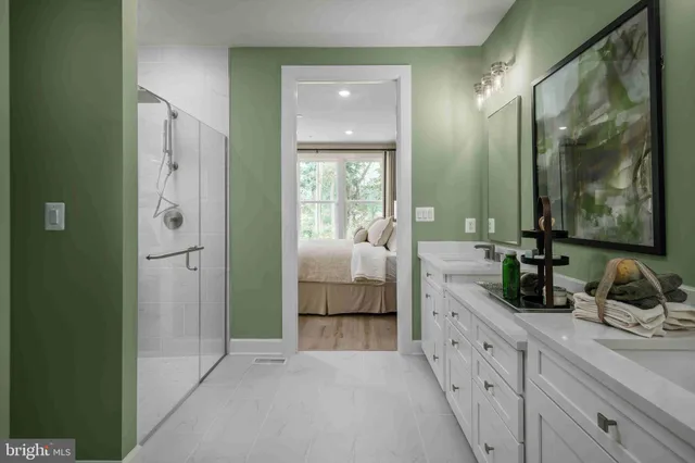 a en suite bathroom with a double vanity sink and a mirror