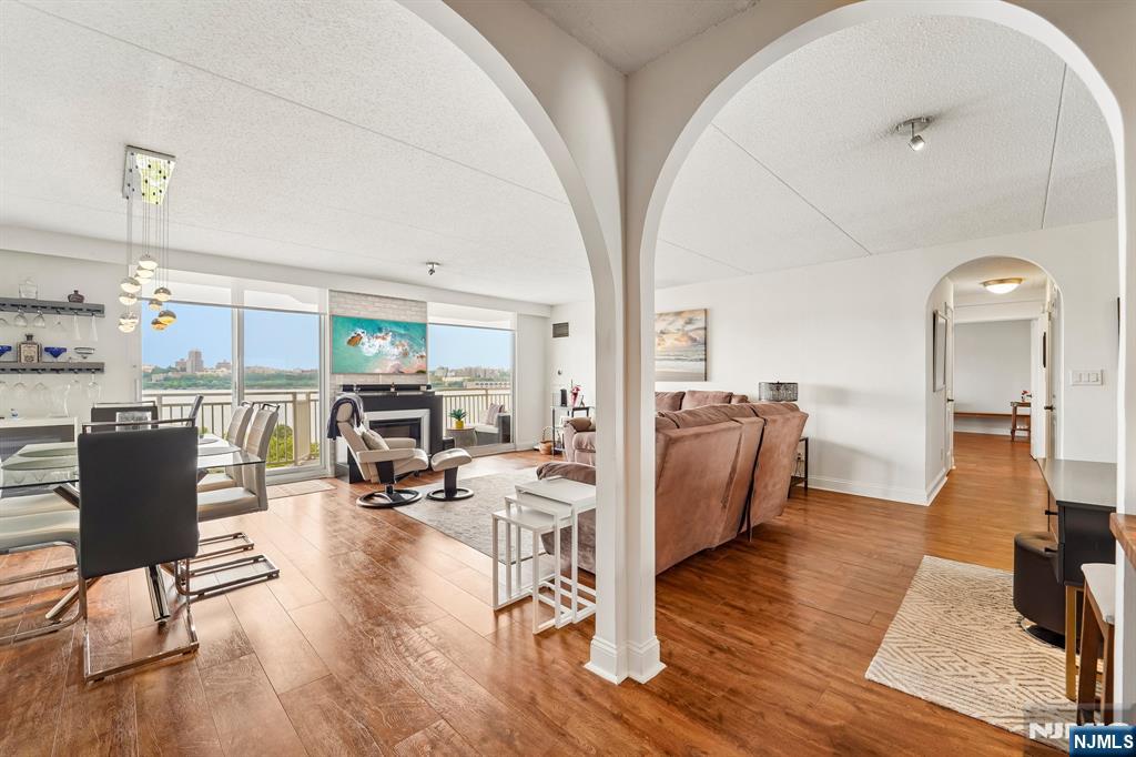 1077 River Road, Unit 903 Edgewater, NJ 07020 - Photo 6 of 37