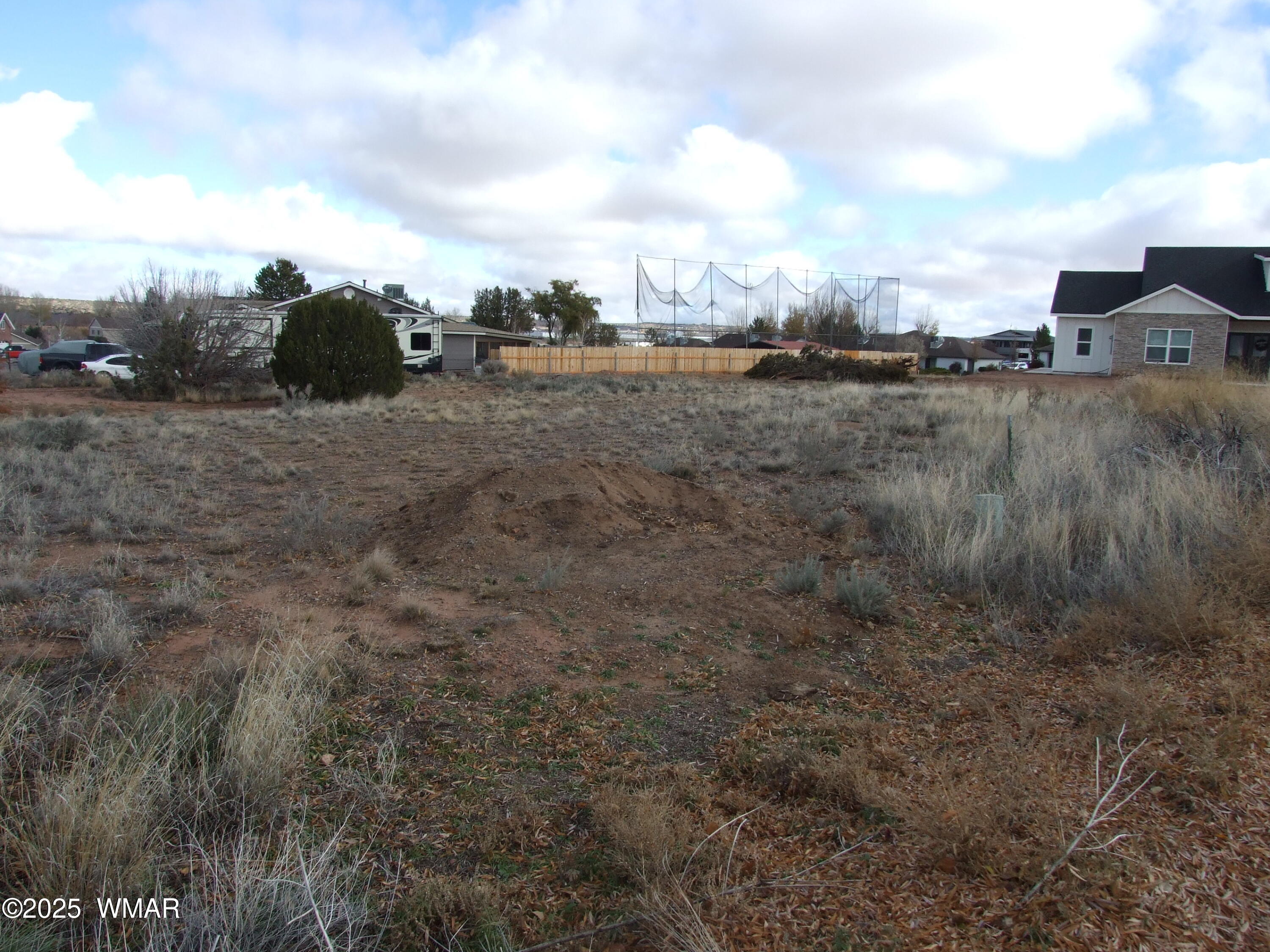 89 Lyon Gate Drive Snowflake, AZ 85937 - Photo 2 of 6 a view of a dry yard with wooden fence