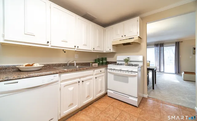 $207,000 | 177 Moylan Court, Unit 177, Newington, CT 06111