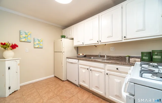 $207,000 | 177 Moylan Court, Unit 177, Newington, CT 06111