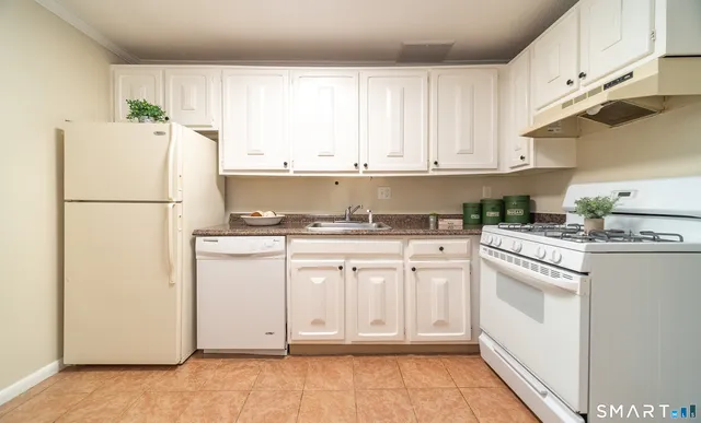 $207,000 | 177 Moylan Court, Unit 177, Newington, CT 06111