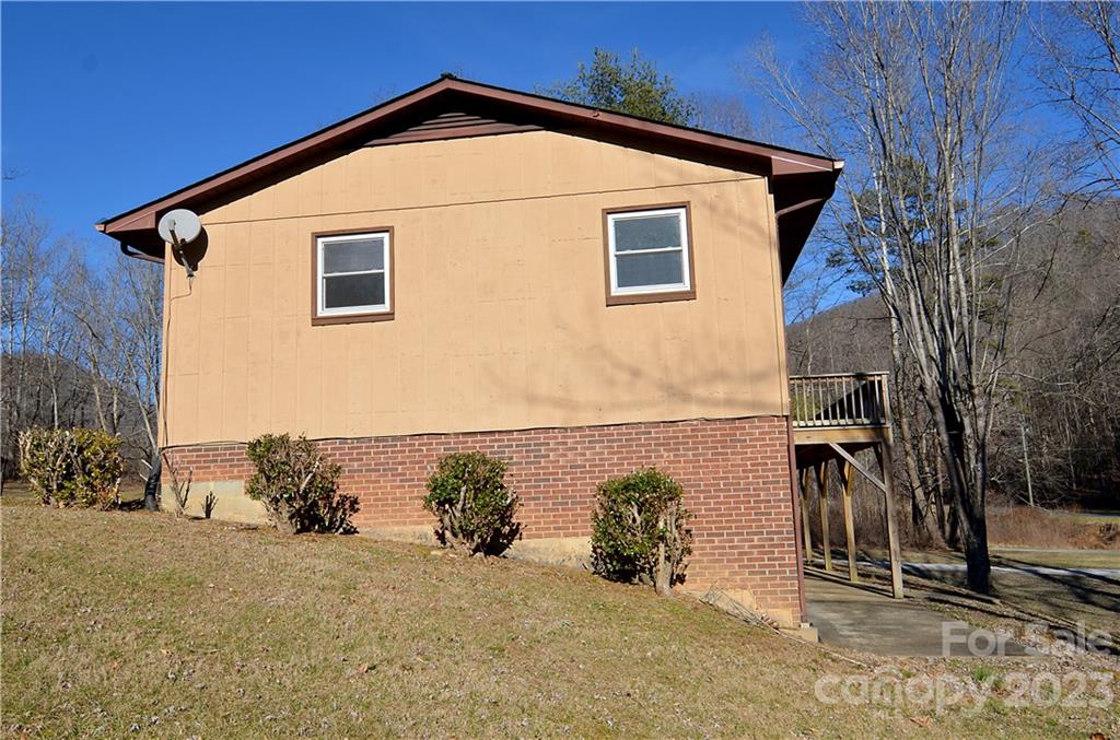 1703 Honeycutt Road Marion, NC 28752 - Photo 4 of 32 Gallery Image 4