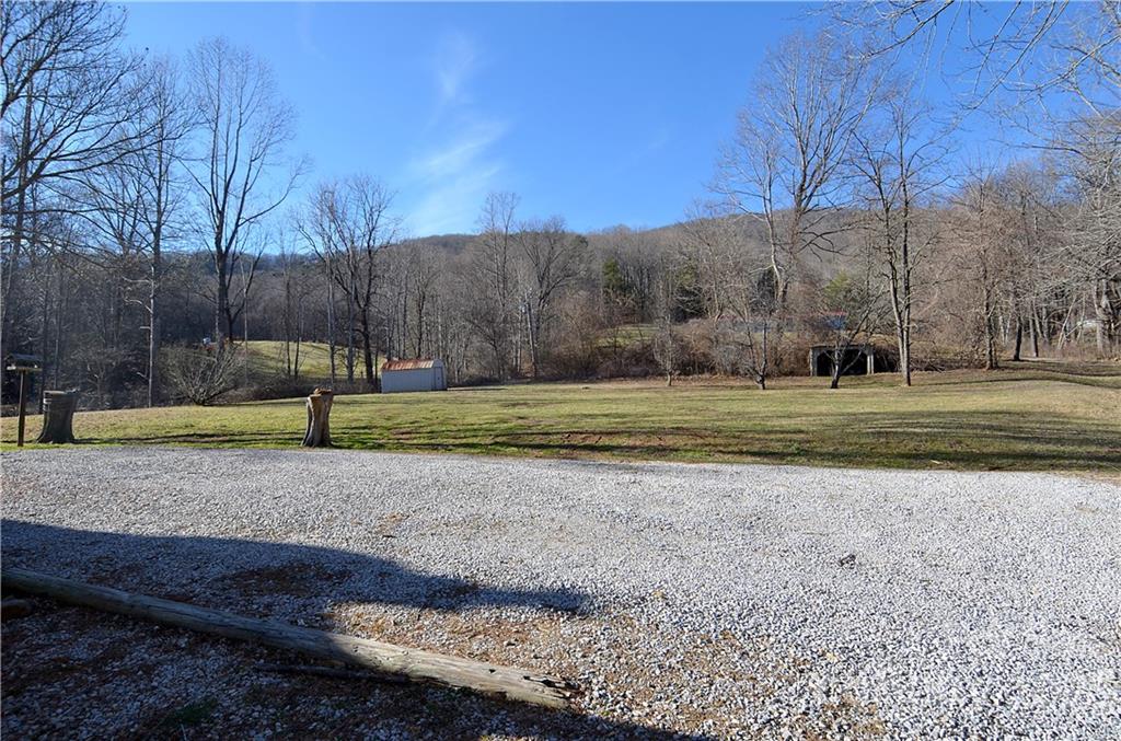 1703 Honeycutt Road Marion, NC 28752 - Photo 10 of 32 Gallery Image 10