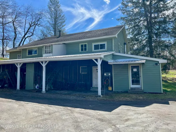 $1,600 | 1204 County Rte 9, Unit B, Chatham, NY 12037