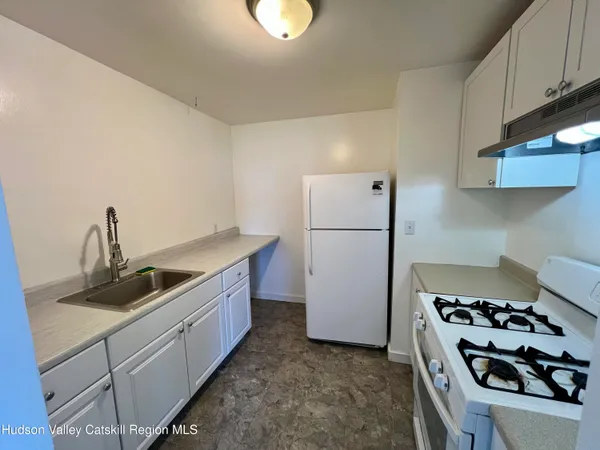 $1,600 | 1204 County Rte 9, Unit B, Chatham, NY 12037