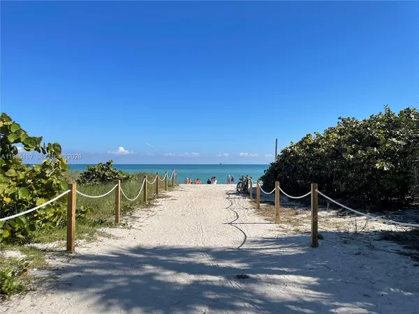 $4,500 | 2555 Collins Avenue, Unit 2002, Miami Beach, FL 33140