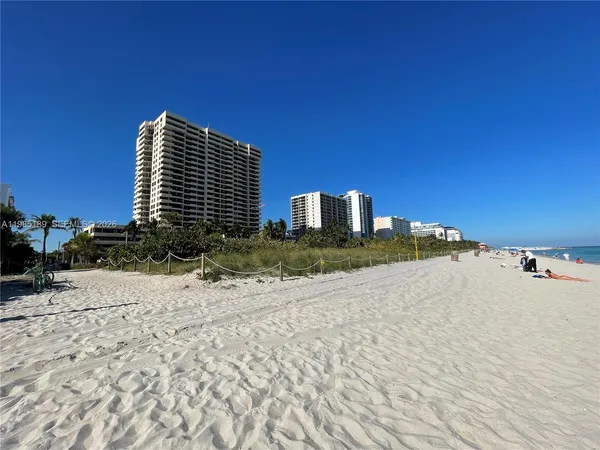 $4,500 | 2555 Collins Avenue, Unit 2002, Miami Beach, FL 33140