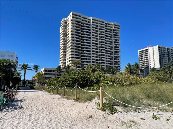 $4,500 | 2555 Collins Avenue, Unit 2002, Miami Beach, FL 33140