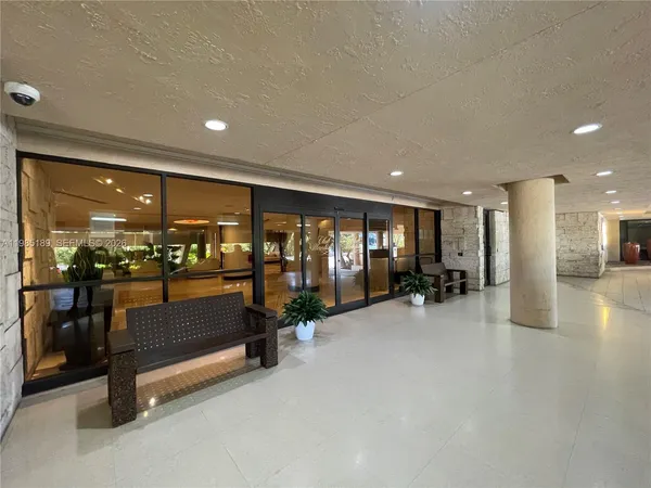 $4,500 | 2555 Collins Avenue, Unit 2002, Miami Beach, FL 33140