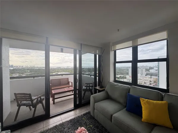 $4,500 | 2555 Collins Avenue, Unit 2002, Miami Beach, FL 33140