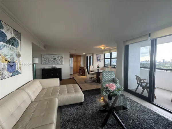 $4,500 | 2555 Collins Avenue, Unit 2002, Miami Beach, FL 33140