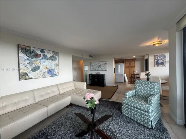 $4,500 | 2555 Collins Avenue, Unit 2002, Miami Beach, FL 33140