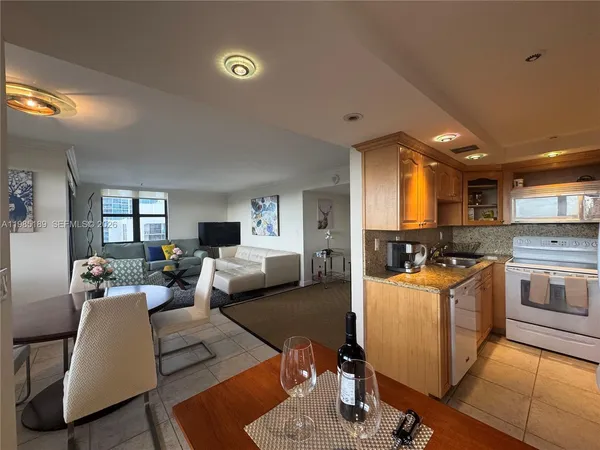 $4,500 | 2555 Collins Avenue, Unit 2002, Miami Beach, FL 33140