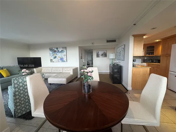 $4,500 | 2555 Collins Avenue, Unit 2002, Miami Beach, FL 33140