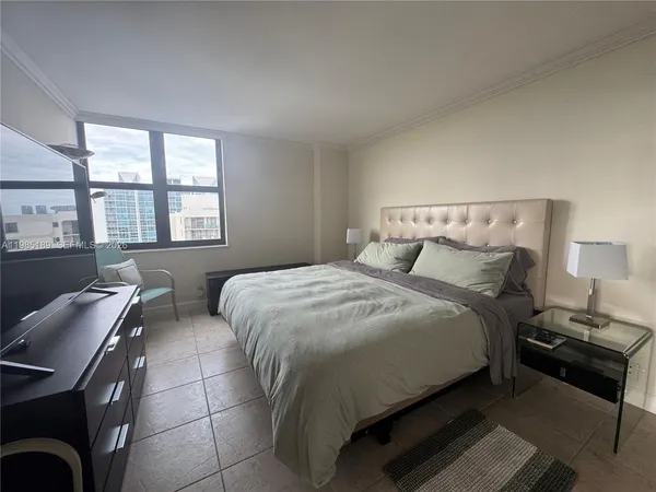 $4,500 | 2555 Collins Avenue, Unit 2002, Miami Beach, FL 33140