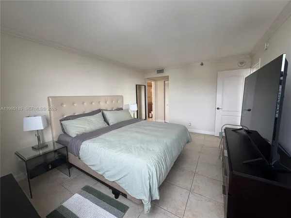 $4,500 | 2555 Collins Avenue, Unit 2002, Miami Beach, FL 33140