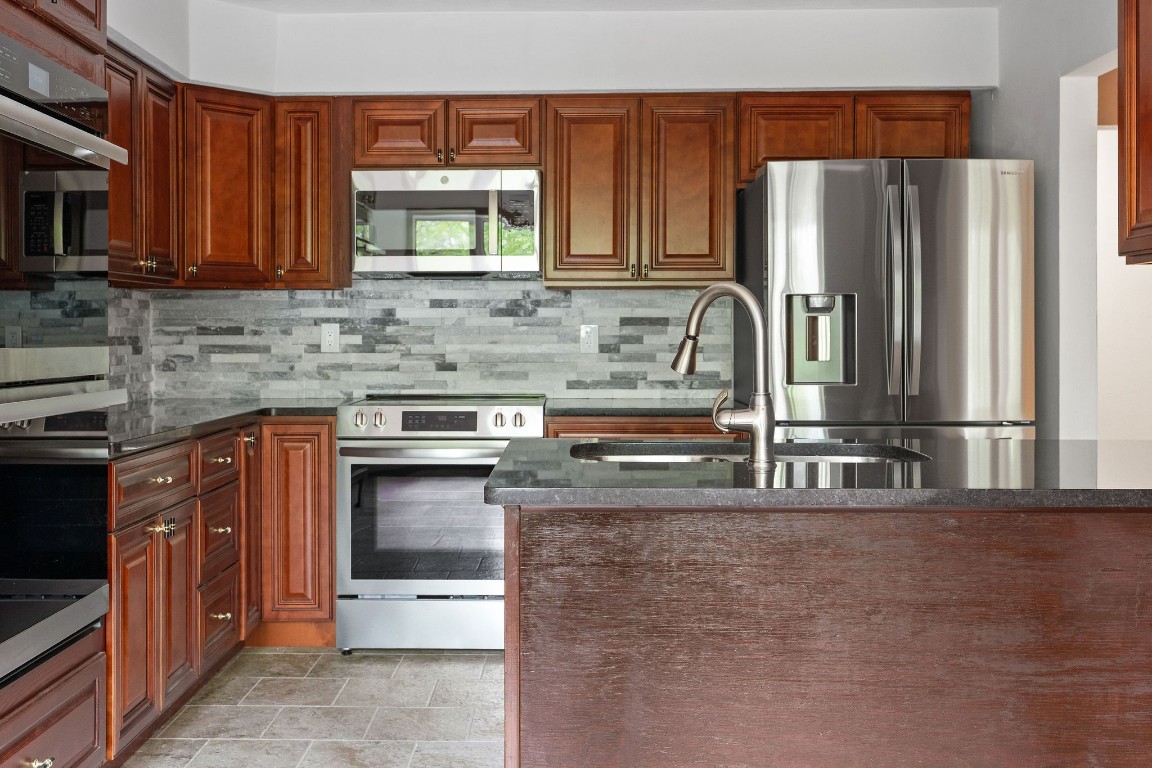75 Noyes Road Vestal, NY 13850 - Photo 3 of 36 Gallery Image 3