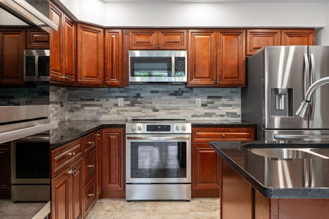 75 Noyes Road Vestal, NY 13850 - Photo 4 of 36 Gallery Image 4