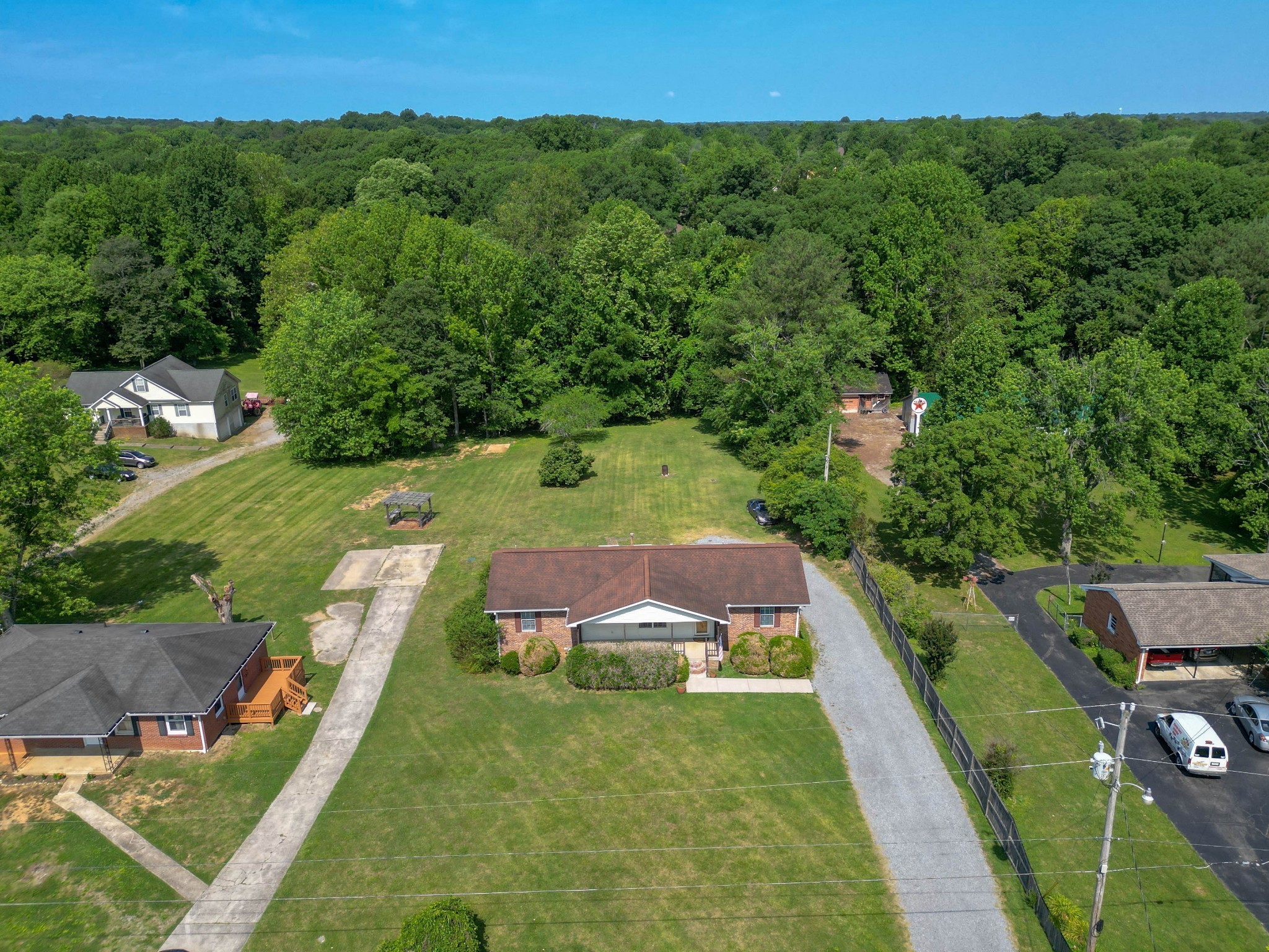 1872 Lake Road Greenbrier, TN 37073 - Photo 5 of 37 Gallery Image 5