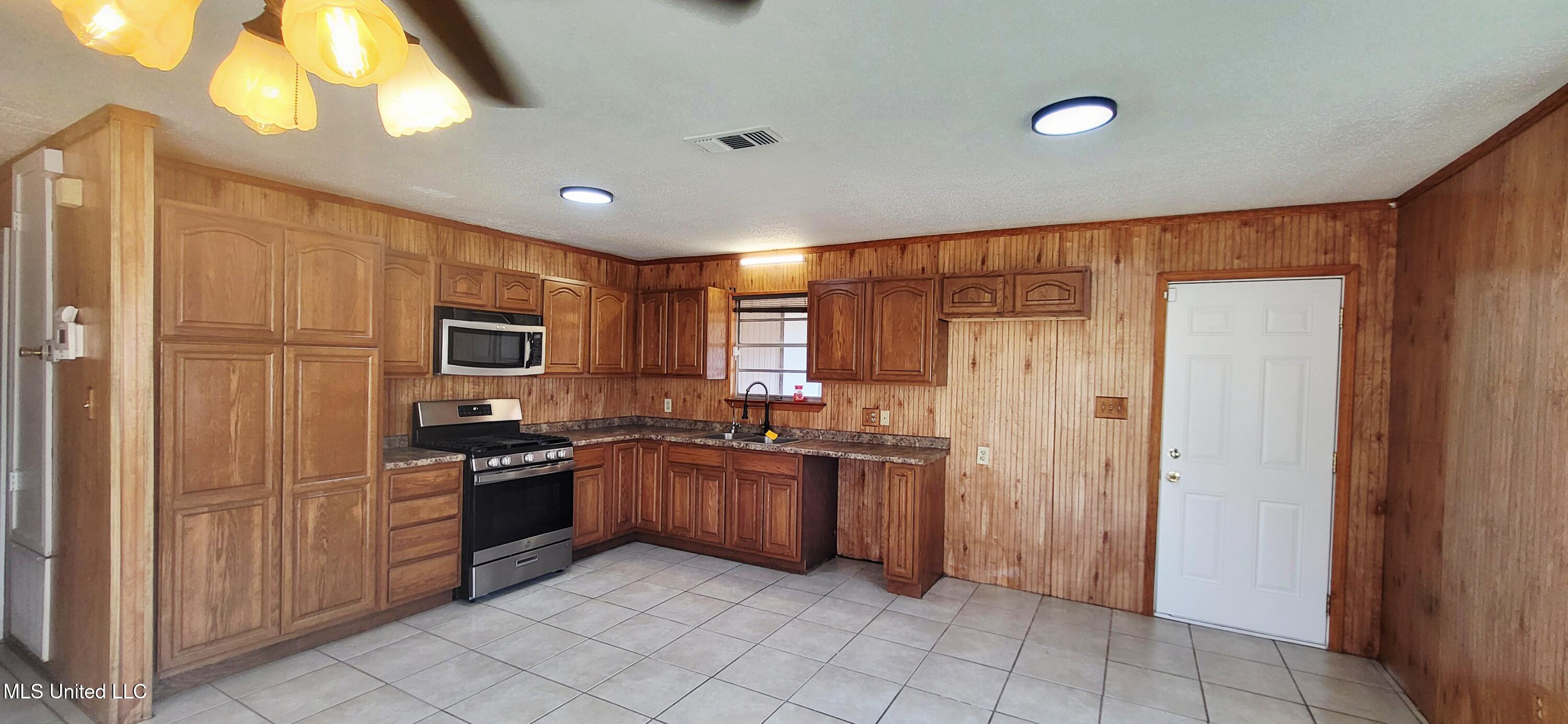 17184 Fenton Dedeaux Road Kiln, MS 39556 - Photo 2 of 13 20260210_092315