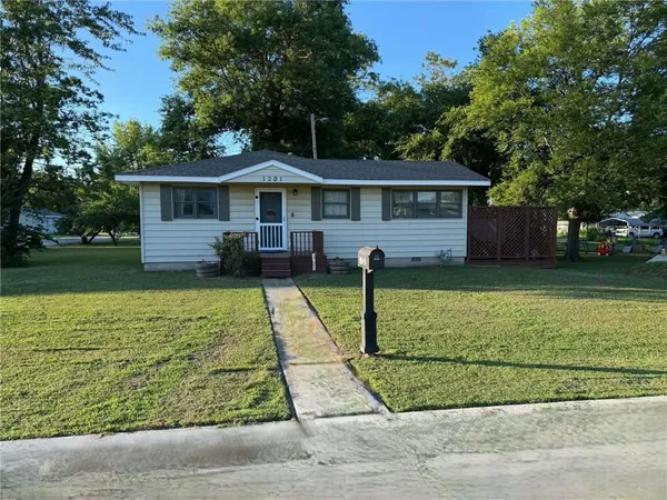 $117,500 | 1201 East Sycamore Street, Columbus, KS 66725