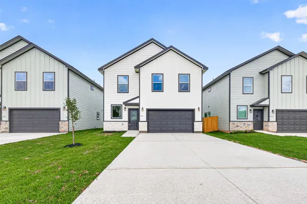 $2,000 | 418 North 4th Street, Beasley, TX 77417