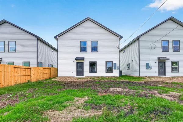 $2,000 | 418 North 4th Street, Beasley, TX 77417