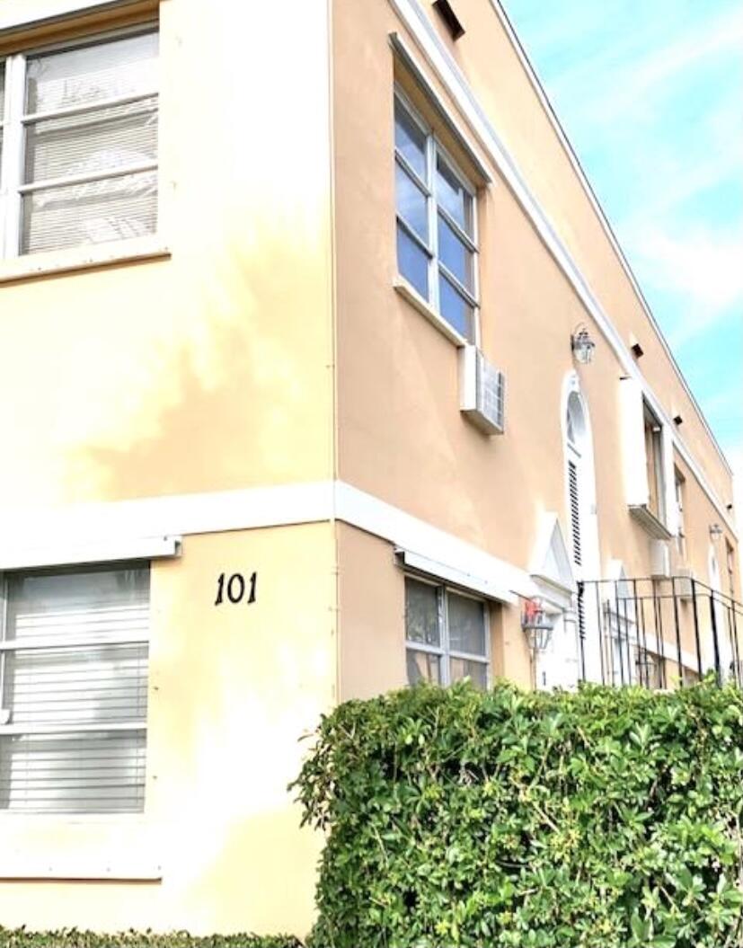 101 South Golfview Road, Unit 8 Lake Worth Beach, FL 33460 - Photo 1 of 14 aon16