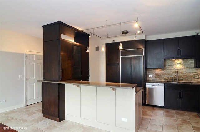 55 West Delaware Place, Unit 809 Chicago, IL 60610 - Photo 4 of 19