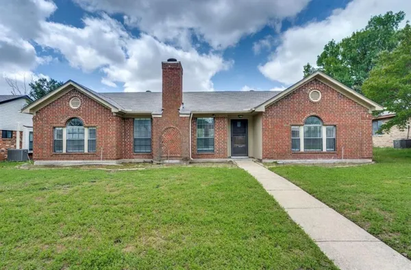 $2,300 | 824 Simon Drive, Plano, TX 75025