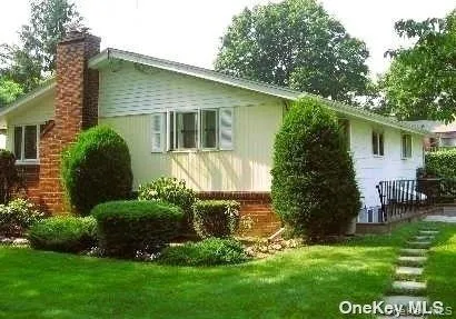 $2,300 | 18 Manhattan Place, Huntington, NY 11743
