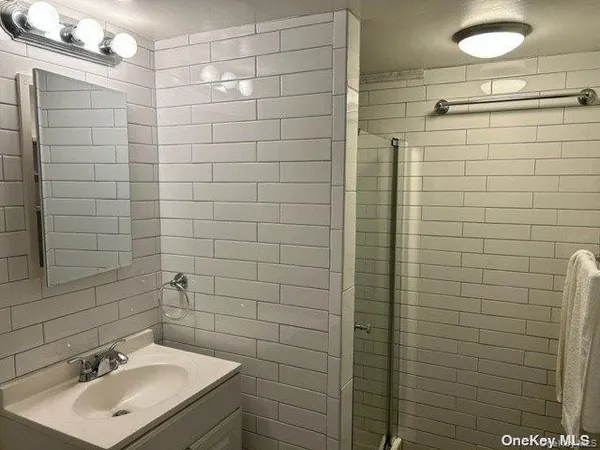 $2,300 | 18 Manhattan Place, Huntington, NY 11743