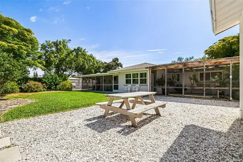 $850,000 | 2747 Jefferson Circle, Sarasota, FL 34239
