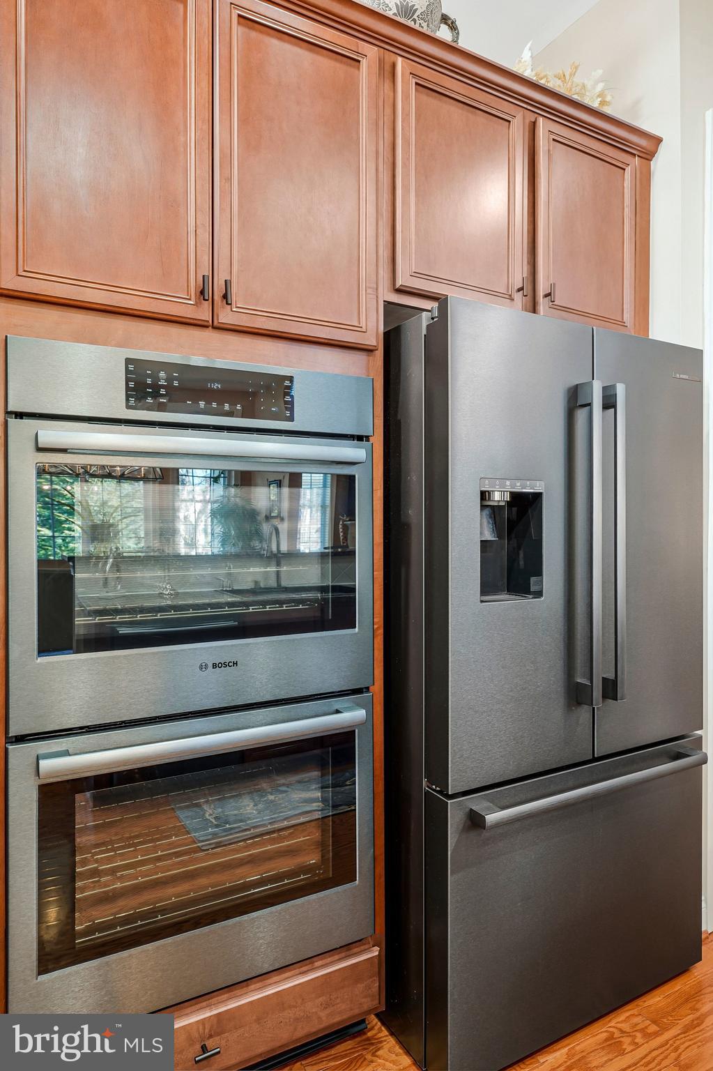 15517 Legacy Way Haymarket, VA 20169 - Photo 12 of 68 42 inch cabinets. Loads of storage