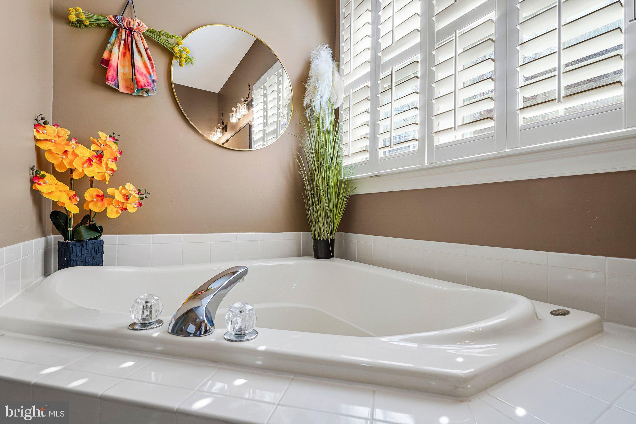 15517 Legacy Way Haymarket, VA 20169 - Photo 27 of 68 Soaking tub to ease all filled days of activities.