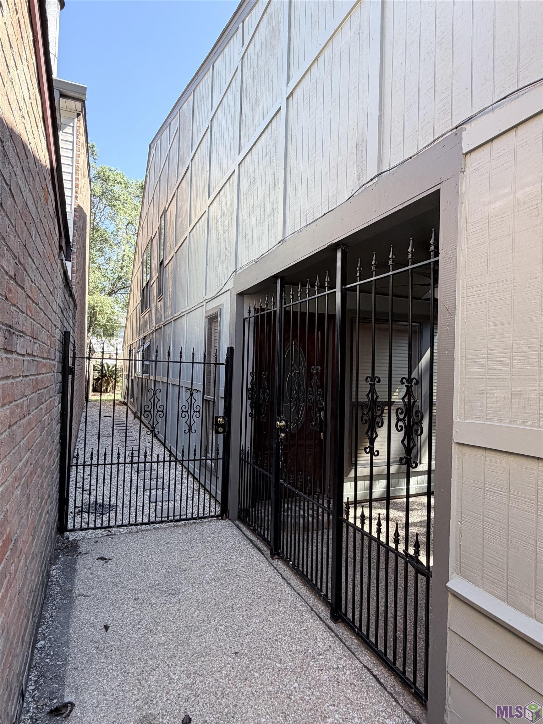 1905 Stonegate Court Baton Rouge, LA 70815 - Photo 4 of 42 Wrought Iron Entry