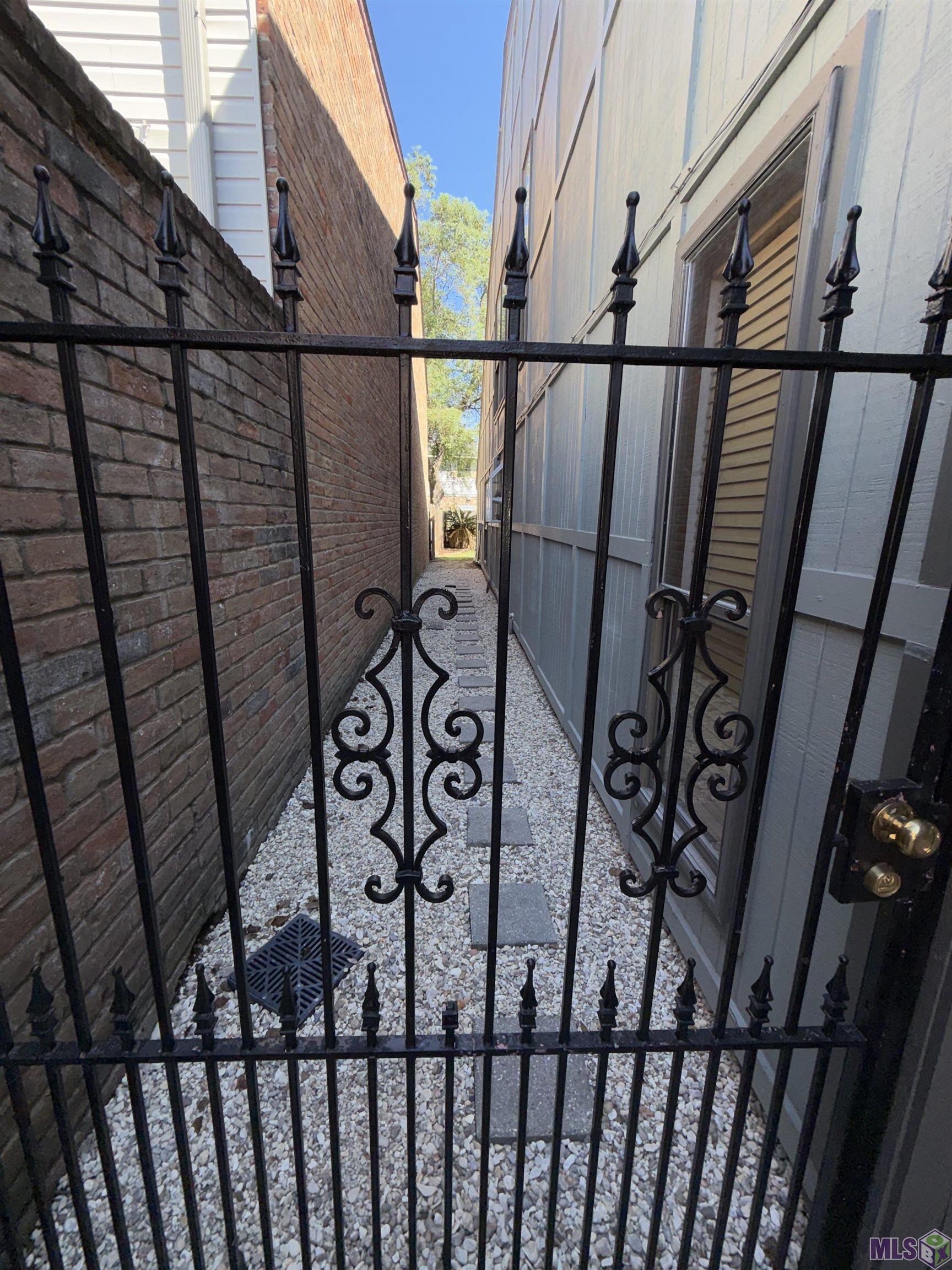 1905 Stonegate Court Baton Rouge, LA 70815 - Photo 5 of 42