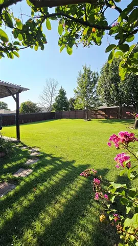 a view of yard with seating area