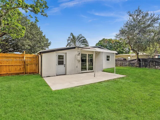 a view of a house with a backyard