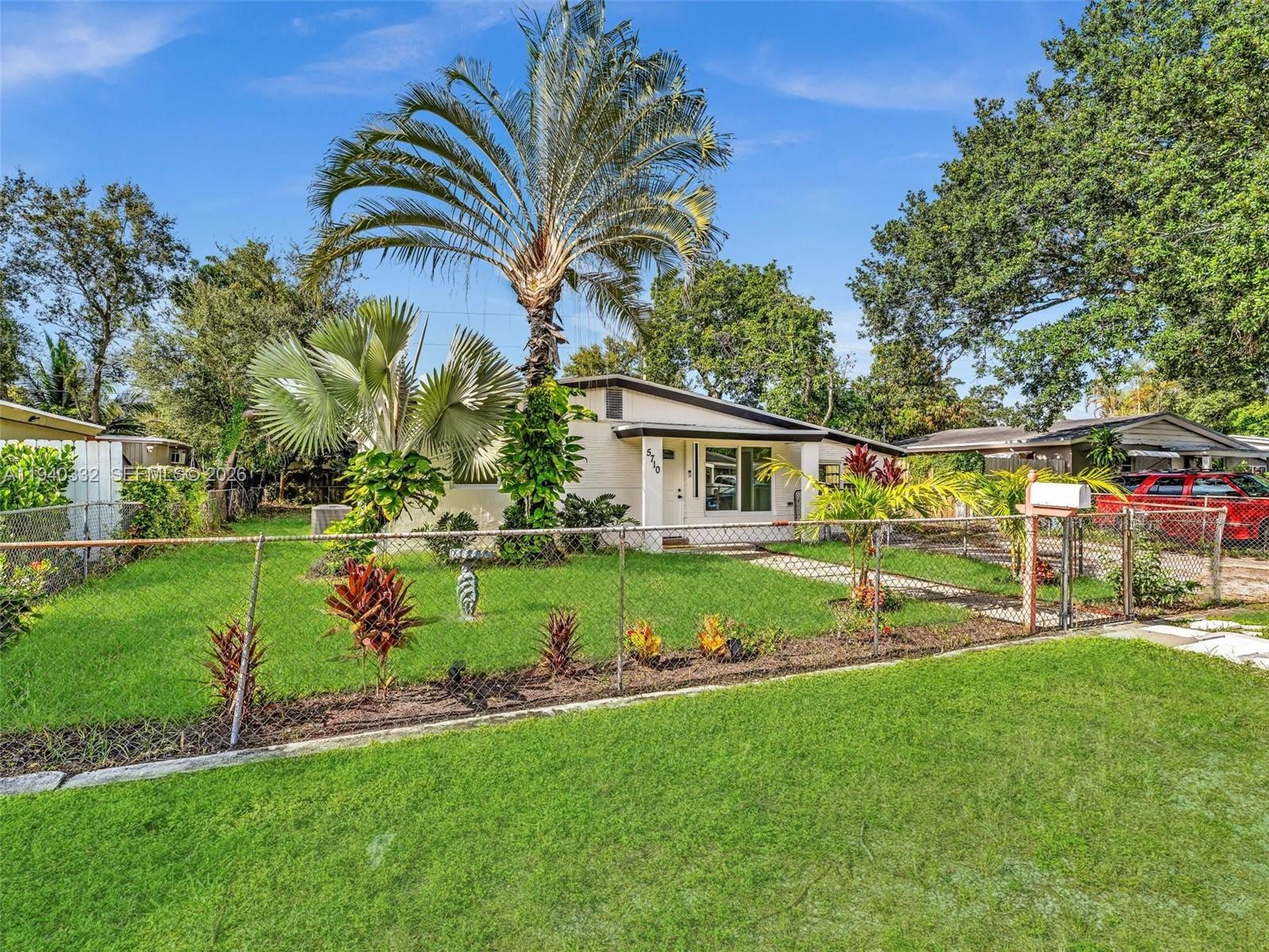 5710 Raleigh Street Hollywood, FL 33021 - Photo 9 of 34