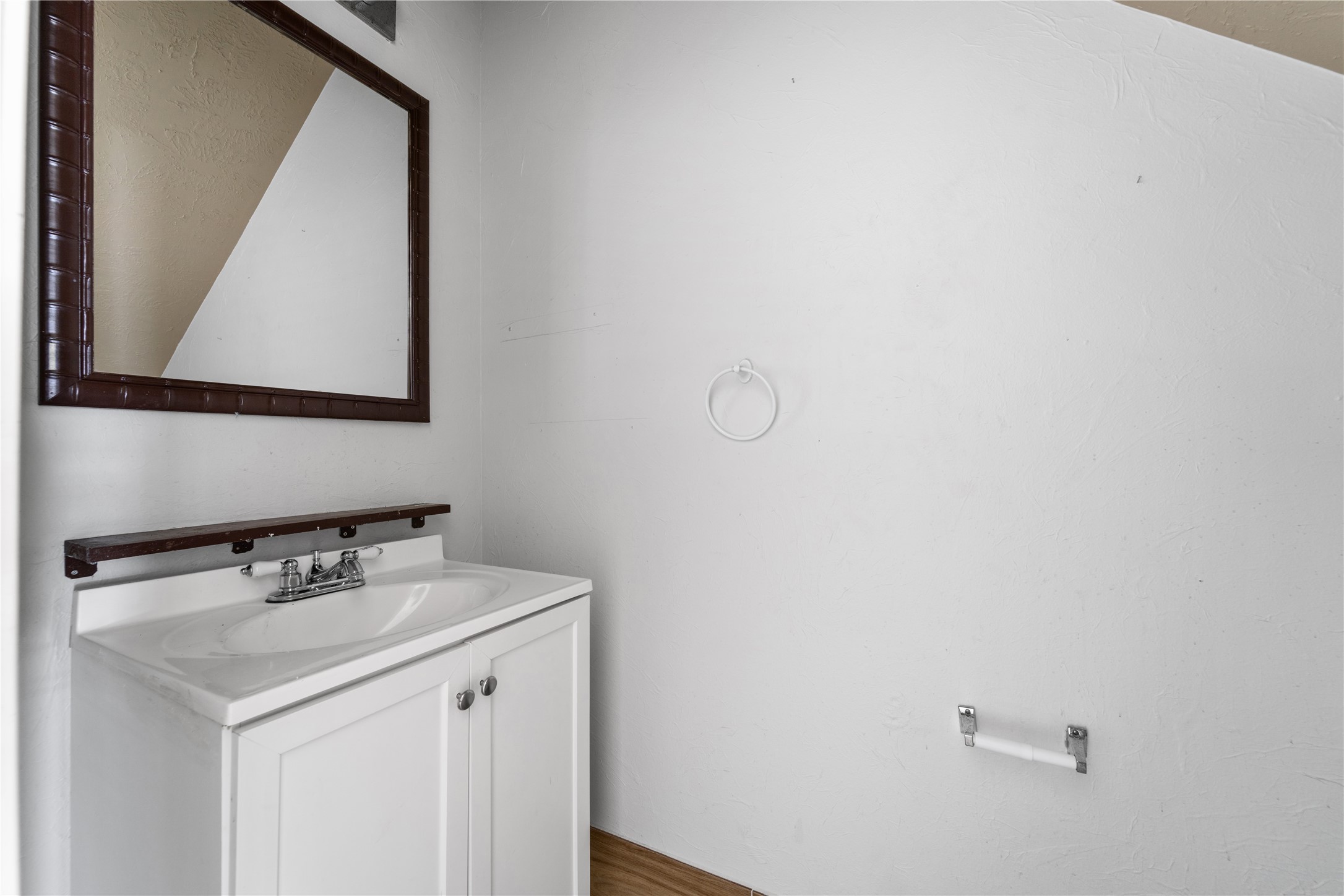 11959 Swords Creek Road Houston, TX 77067 - Photo 12 of 30 a view of bathroom