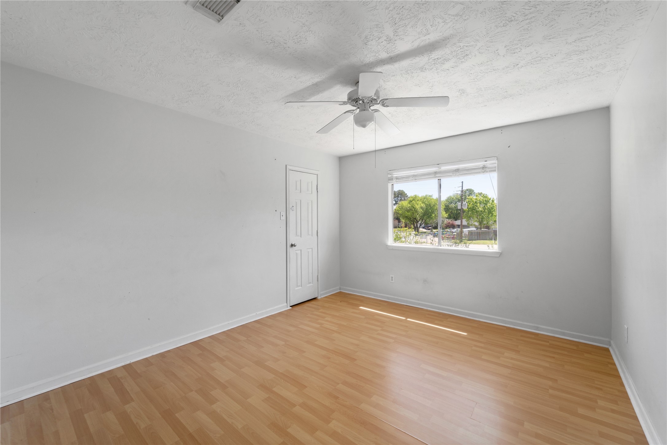11959 Swords Creek Road Houston, TX 77067 - Photo 16 of 30 an empty room with a window and ceiling fan